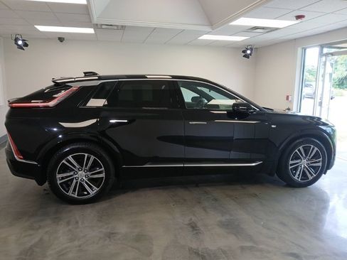 Certified 2024 Cadillac Lyriq Luxury AWD/4WD image 8