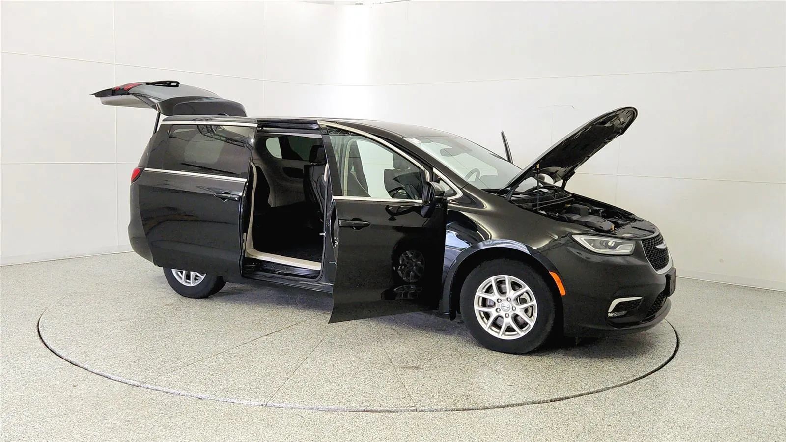 Used 2023 Chrysler Pacifica Touring-L FWD image 10