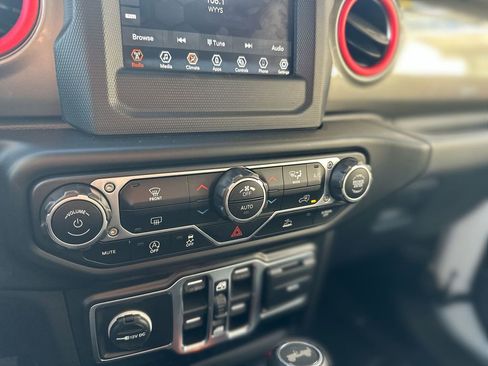 Used 2021 Jeep Wrangler Unlimited Sahara image 16