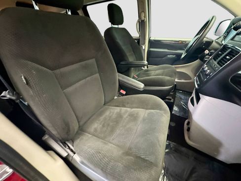 Used 2016 Dodge Grand Caravan American Value Package w/ UConnect Hands-Free Group FWD image 15