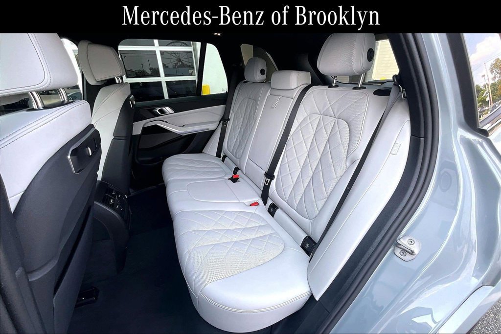 Used 2025 BMW X5 xDrive40i w/ M Sport Package AWD/4WD image 21