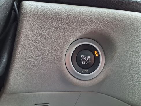 Used 2023 Chrysler Pacifica Touring-L FWD image 17