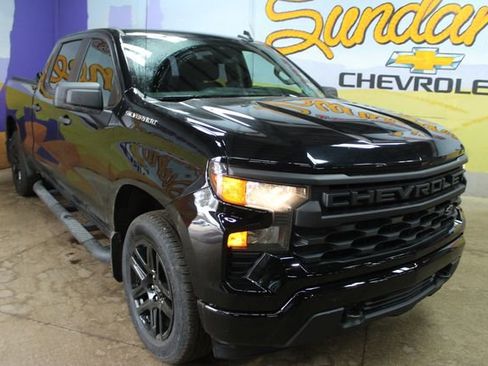 Used 2023 Chevrolet Silverado 1500 Custom AWD/4WD image 2