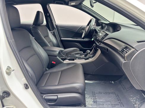 Used 2017 Honda Accord Sport image 14