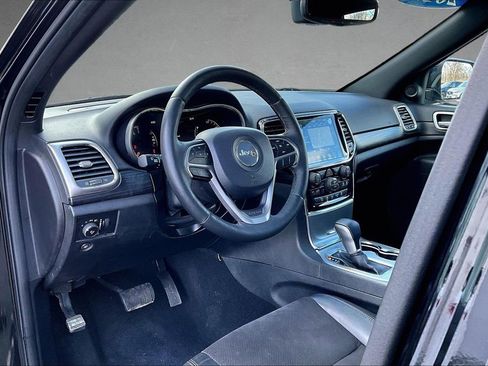 Used 2019 Jeep Grand Cherokee Altitude image 17