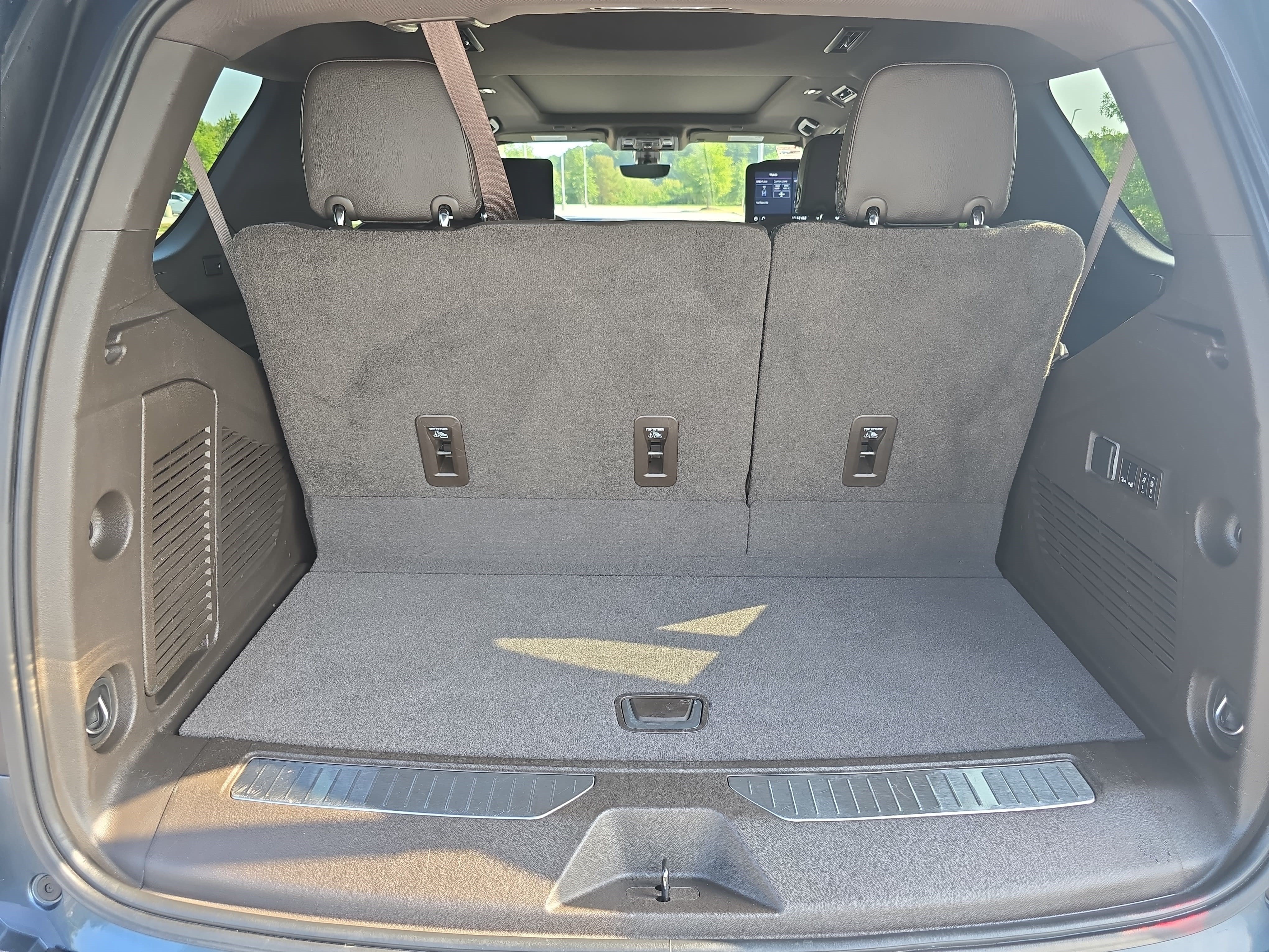 Used 2021 GMC Yukon Denali w/ Denali Premium Package RWD image 13