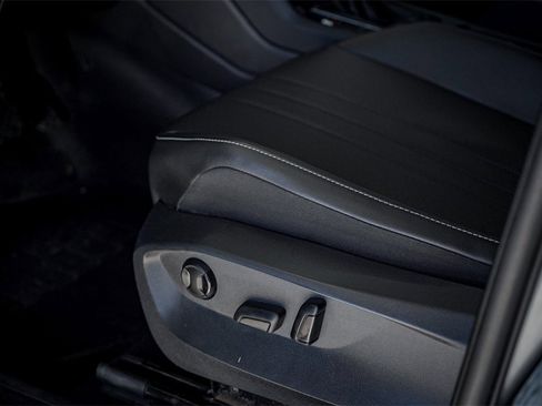 Used 2022 Volkswagen Tiguan SE image 23