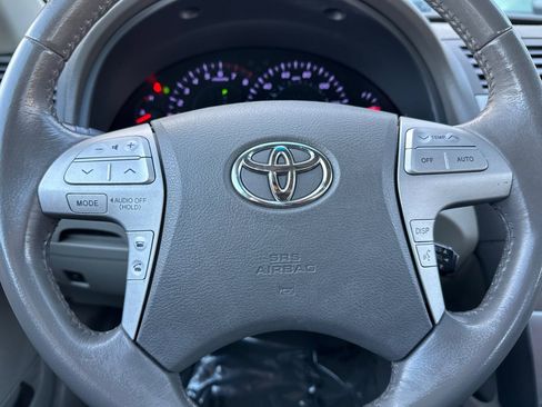 Used 2010 Toyota Camry XLE image 17