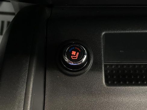 Used 2021 Nissan Titan PRO-4X w/ Pro-4x Convenience Package AWD/4WD image 31