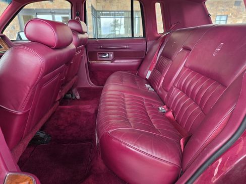 Used 1993 Lincoln Town Car Executive RWD image 16