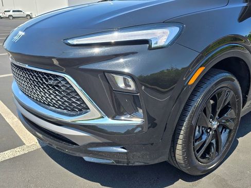 Used 2024 Buick Encore GX Sport Touring image 9