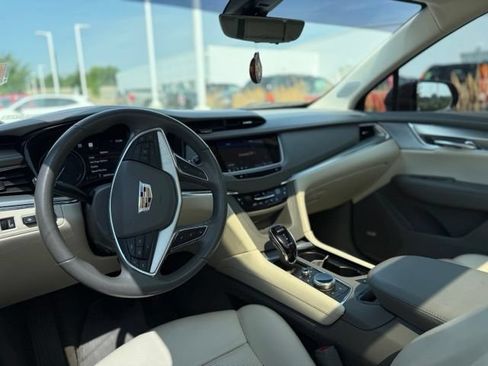 Used 2022 Cadillac XT5 Premium Luxury w/ Technology Package AWD/4WD image 4