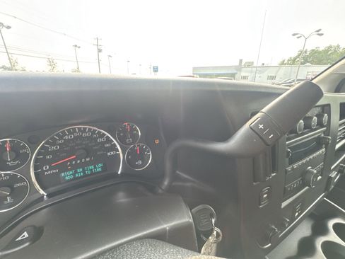 Used 2023 Chevrolet Express 2500 w/ Driver Convenience Package image 15