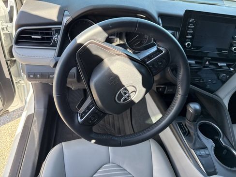 Used 2023 Toyota Camry SE image 10