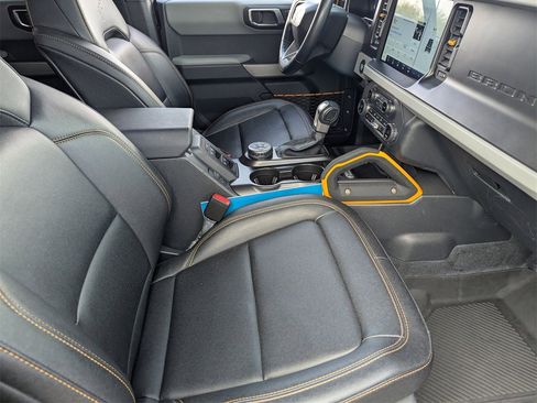 Used 2023 Ford Bronco Badlands image 14