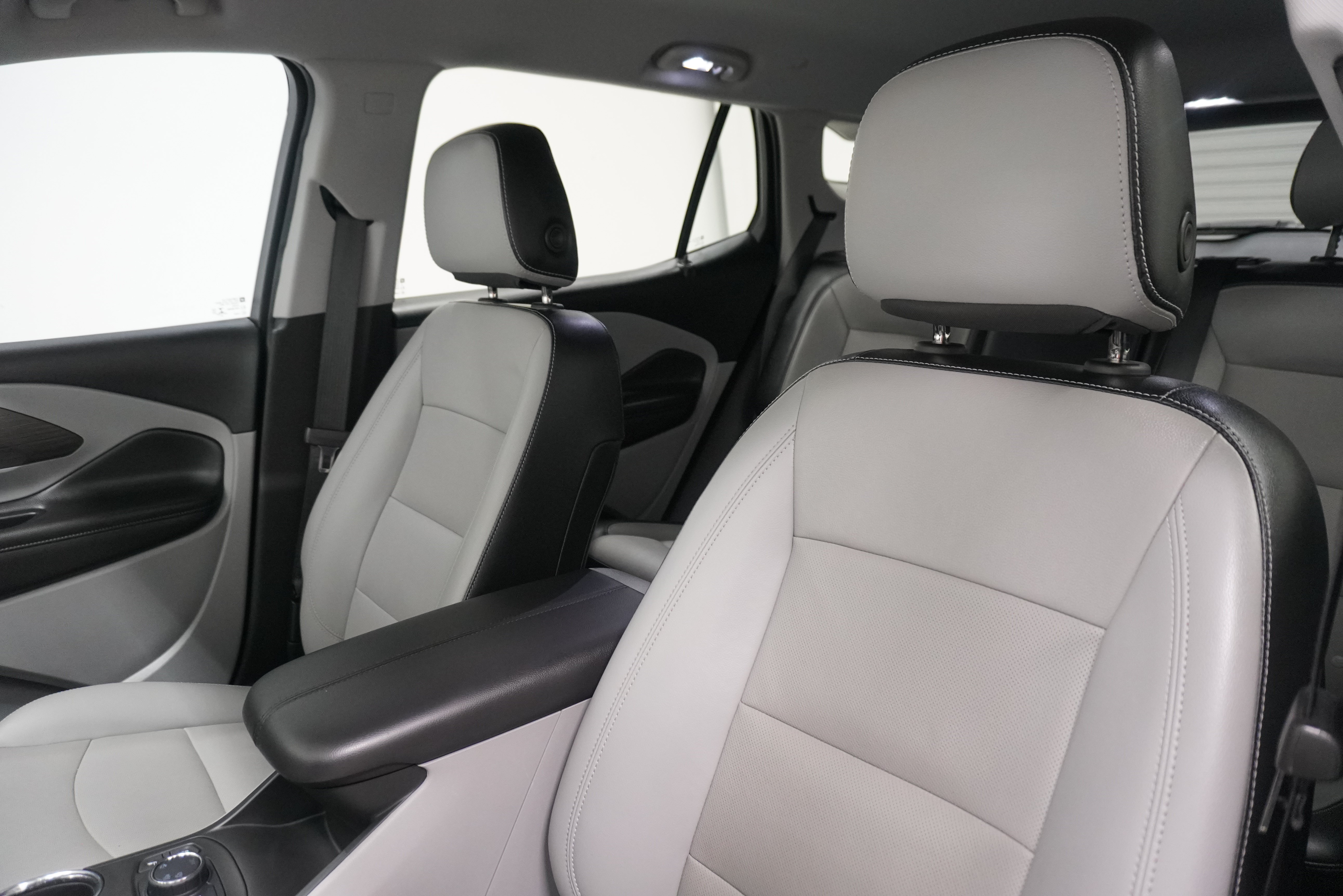Used 2023 GMC Terrain SLT w/ Infotainment Package II AWD/4WD image 11