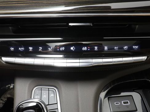 Used 2024 Cadillac Escalade ESV Sport w/ LPO, ONYX Package AWD/4WD image 13