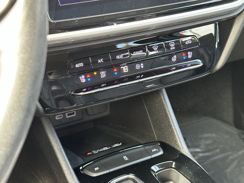 Used 2022 Chevrolet Bolt EUV LT w/ Convenience Package image 20