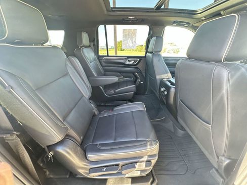 Used 2023 GMC Yukon XL SLT AWD/4WD image 28