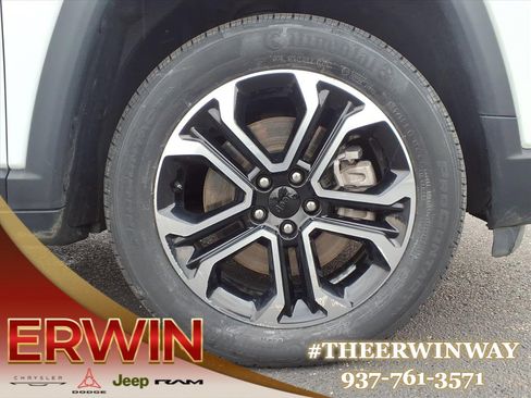 Certified 2024 Jeep Compass Limited image 9