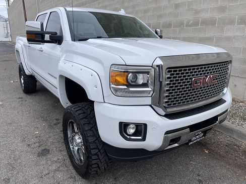 Used 2016 GMC Sierra 2500 Denali w/ Duramax Plus Package image 3