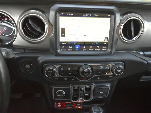 Used 2018 Jeep Wrangler Unlimited Rubicon AWD/4WD image 24