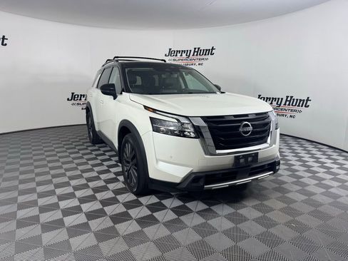 Used 2023 Nissan Pathfinder SL w/ SL Premium Package image 8