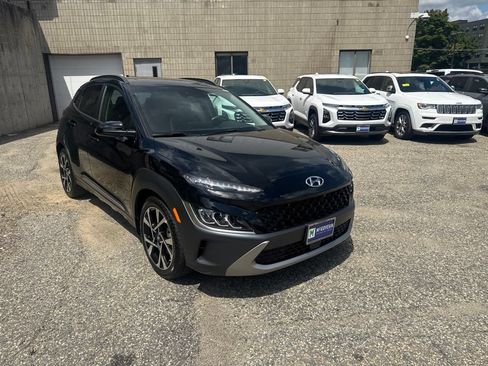 Used 2023 Hyundai Kona Limited AWD/4WD image 8