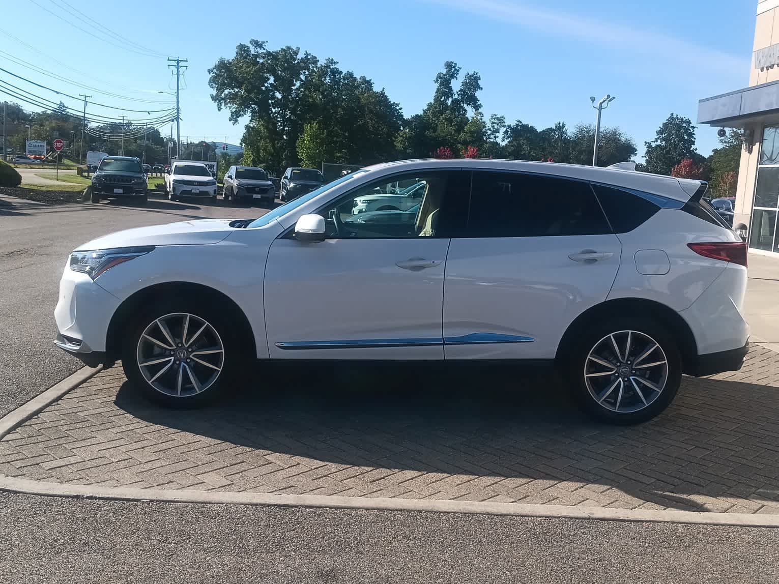 Used 2024 Acura RDX w/ Technology Package AWD/4WD image 2
