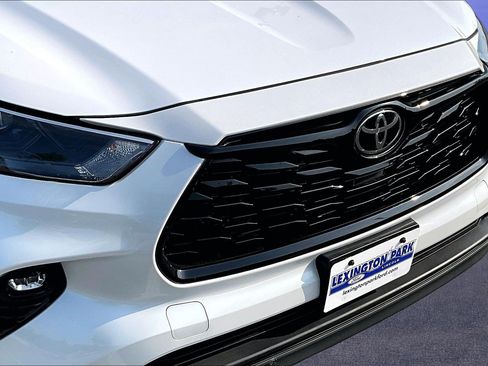 Used 2023 Toyota Highlander XLE FWD image 34