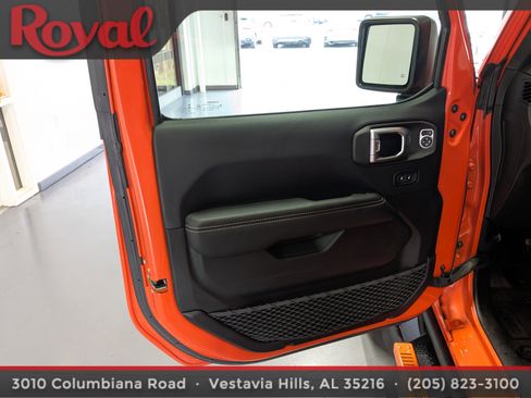 Used 2019 Jeep Wrangler Unlimited Sahara image 17