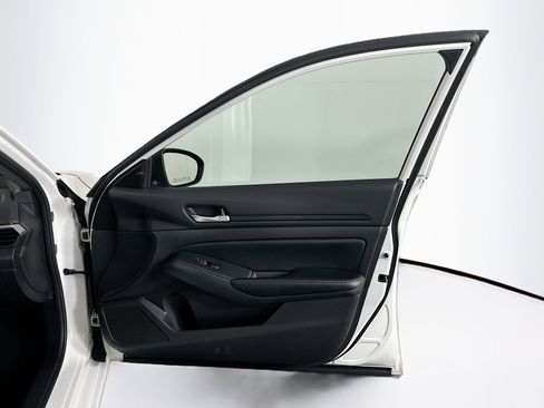 Used 2025 Nissan Altima 2.5 SV image 29