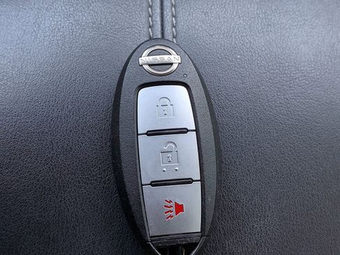 Used 2022 Nissan Pathfinder S image 30