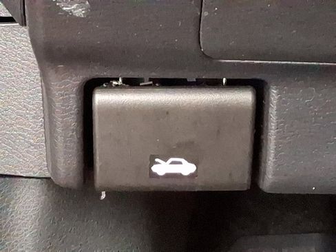 Used 2025 Nissan Kicks SV w/ Charging Package image 26