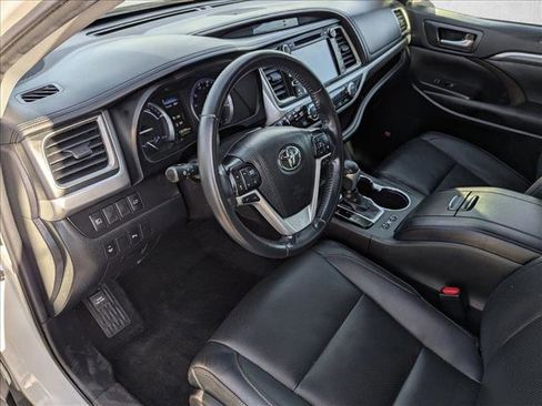 Used 2019 Toyota Highlander Limited image 9