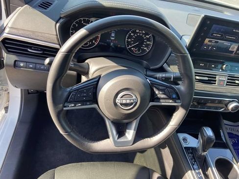 Used 2024 Nissan Altima 2.5 SV w/ SV Premium Package FWD image 14