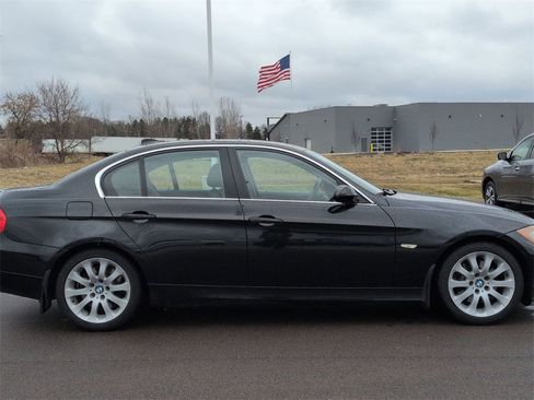 Used 2006 BMW 330xi Sedan image 2