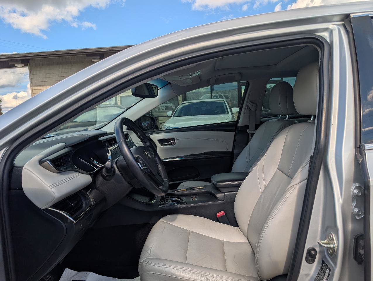 Used 2014 Toyota Avalon XLE Premium FWD image 13