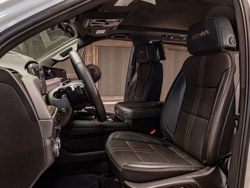 Used 2025 Chevrolet Suburban High Country image 20