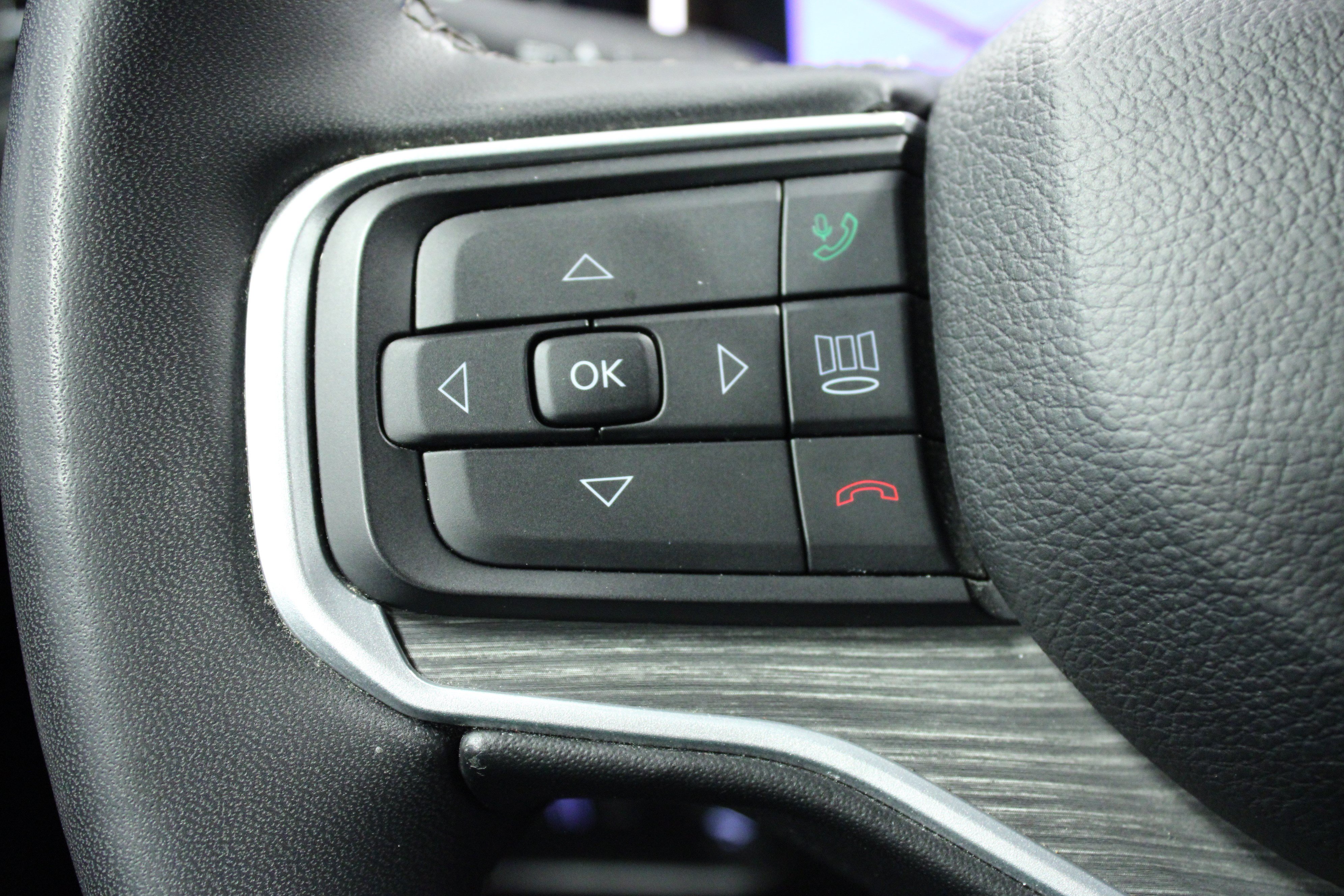 Used 2024 Jeep Wagoneer L Series II RWD image 21