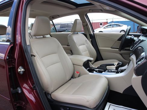 Used 2016 Honda Accord Touring image 32