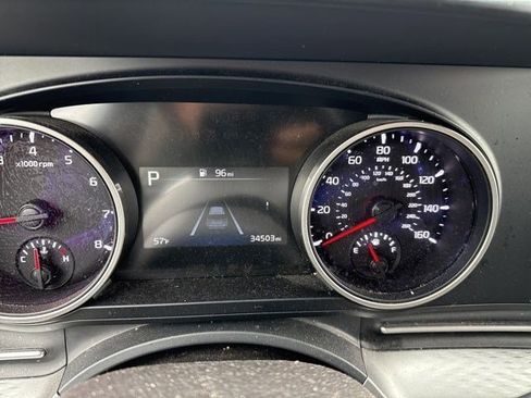 Used 2024 Kia Carnival LX FWD image 10