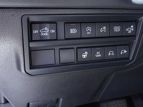 Used 2024 Toyota Tundra Limited AWD/4WD image 19