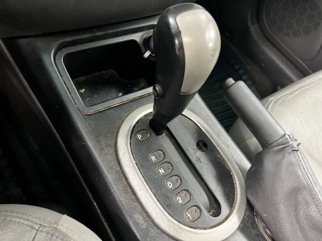 Used 2005 Ford Escape XLT AWD/4WD image 16