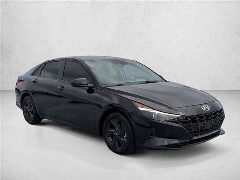 Used 2022 Hyundai Elantra SEL FWD image 3