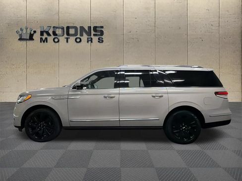 Used 2022 Lincoln Navigator L Reserve AWD/4WD image 4