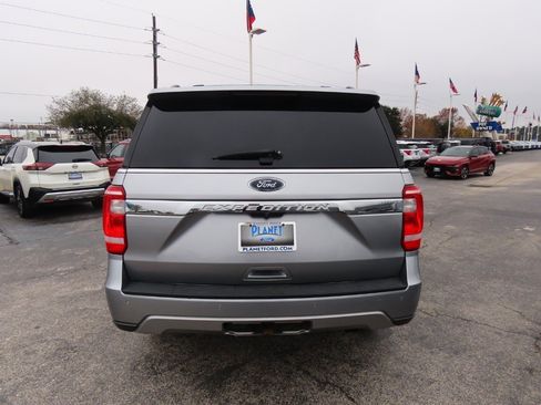 Used 2021 Ford Expedition XLT image 13