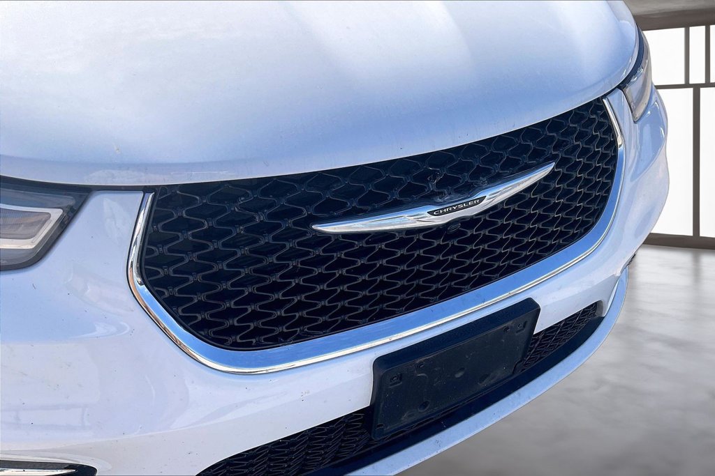 Used 2025 Chrysler Pacifica Select FWD image 30