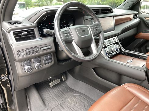Used 2023 GMC Yukon XL Denali Ultimate AWD/4WD image 11