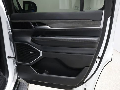 Certified 2024 Jeep Wagoneer Series II image 21